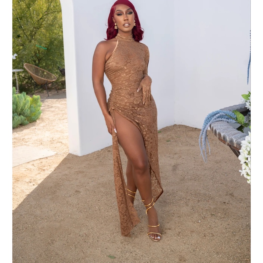 Ellae Lisque Barely There Nude Lace Dress